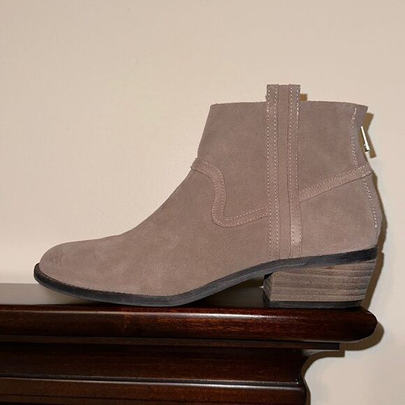 Anthropologie 9 Dolce Vita Tan Suede Back Zip Stacked Heel Ankle Booties - Picture 2 of 11